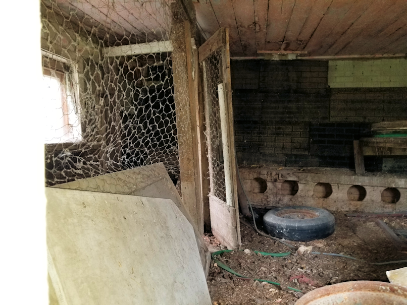 20180908.old.coop.inside2