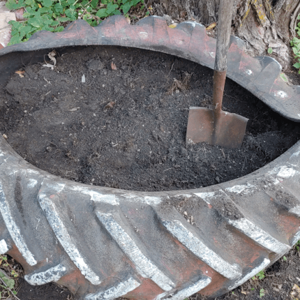 20190904.cleanup.broken.tire.planter.progress.2